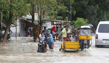 Filipinler'de tayfun, tropikal fırtına ve muson yağmurları yaşamı olumsuz etkiliyor