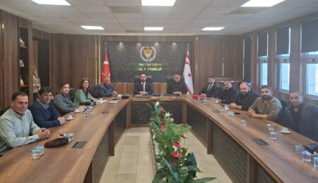 Hüseyin Çavuş, Fransa’daki hayvancılık fuarında KKTC’yi temsil eden üreticileri kabul etti