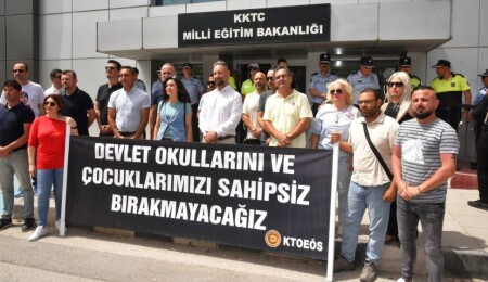 KTOEÖS ve KTÖS'ten ortak eylem: Devlet okullarını ve çocuklarımızı sahipsiz bırakmayacağız