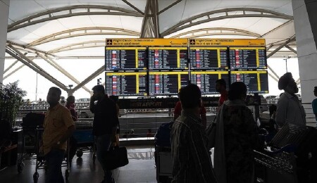 Hindistan'ın Indira Gandhi Havalimanı'ndaki teknik arıza sonrası aksayan uçuşlar normale dönüyor