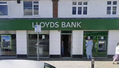 Derby Şehir merkezindeki Lloyds Bank’ta cinayet: 30’lu yaşlardaki müşteri bıçaklanarak hayatını kaybetti
