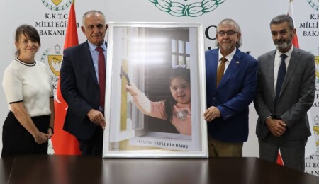 Çavuşoğlu, AÖA’den gelen heyeti kabul etti