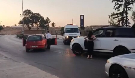 Ambulansın geçişini engelleyen "keyfi parka" polisten ceza!