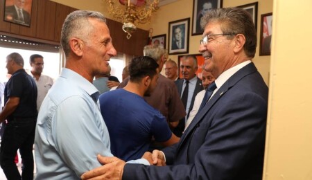 Ünal Üstel halkla bayramlaştı: Halkın alım gücünü korumak için kararlı adımlar atmaya devam edeceğiz