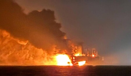 Kocaeli açıklarında Rusya'ya giden tankerde patlama ve yangın