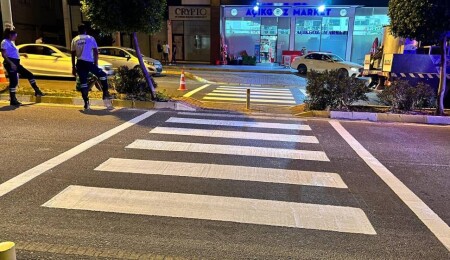 “Gece birçoğumuz uyurken, Girne Belediyesi çalışanları, rögar temizledi, yol boyadı”