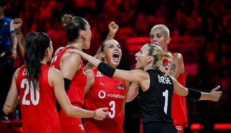 Filenin Sultanları, Dünya Şampiyonası'nın ilk maçında İspanya'yı 3-0 yendi