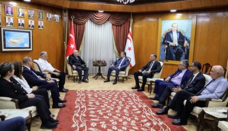 Başbakan Ünal Üstel, Milli Mücadele Vakfı'nı kabul etti