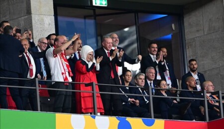 Erdoğan tribünde: Taraftarlardan UEFA'ya tepki
