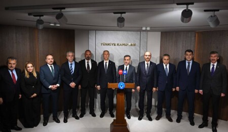 Oğuzhan Hasipoğlu, Ankara'da Türkiye Kamu-Sen Genel Başkanı Önder Kahveci ile bir araya geldi