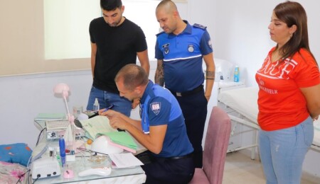 Gazimağusa Belediyesi Zabıta Birimi izinsiz çalıştırılan güzellik merkezlerine geçit vermiyor