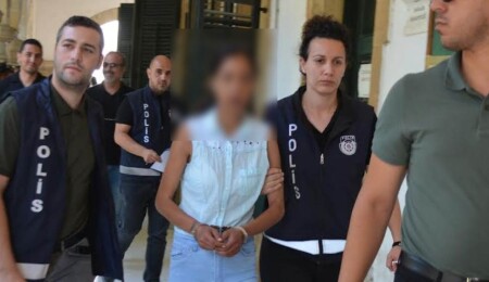Lefkoşa’da dehşet: 9 yaşındaki oğlunu boğmaya teşebbüs ettiği iddia edilen anne 3 gün tutuklu kalacak