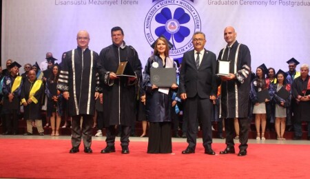 DAÜ doktora ve yüksek lisans mezunları diplomalarını aldı