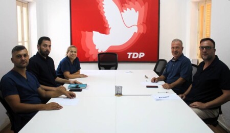 Zeki Çeler Kıbrıs Türk Hemşire ve Ebeler Sendikası heyetini kabul etti