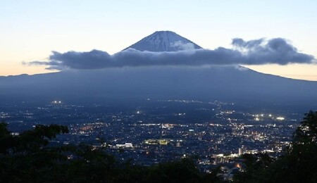 Japonya'da daireleri satışa hazır apartman "Fuji Dağı" manzarasını engellediği gerekçesiyle yıkılacak