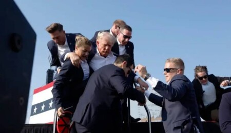 Trump'ın yaralanmasına merminin mi yoksa metal parçasının mı neden olduğu tartışılıyor