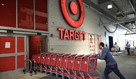 ABD'li perakende zincirleri Target ve Best Buy, tarifelerin fiyat artışına yol açabileceğini belirtti