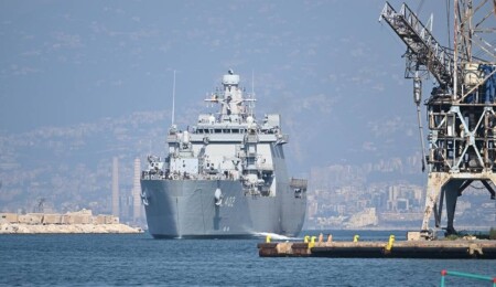 Lübnan'daki Türk vatandaşlarını taşıyan gemi Mersin'e doğru yola çıktı