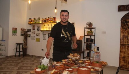 19 yaşında genç girişimci Akova’ya nostalji kokan bir restoran açtı