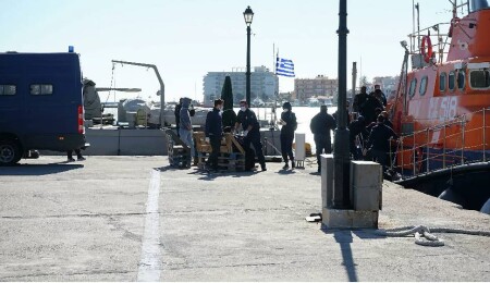 Yunanistan'da göçmenleri taşıyan tekne battı: 4 çocuk boğuldu