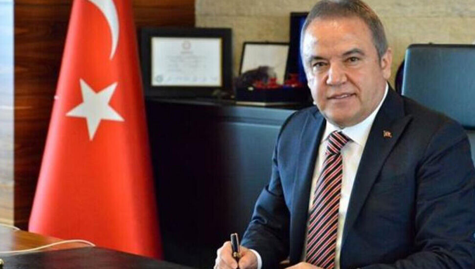 Antalya Büyükşehir Belediye Başkanı Muhittin Böcek tutuklandı: Rüşvet soruşturması devam ediyor