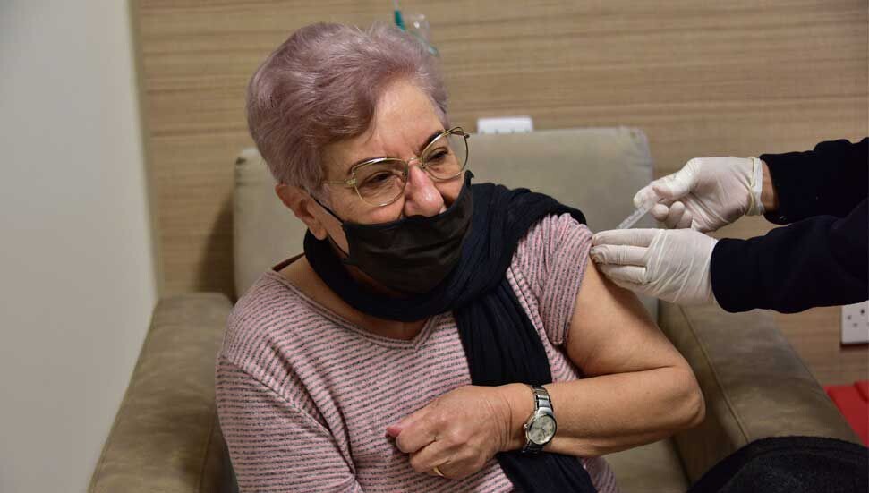 Akdoğan'da 55 - 65 yaş arası kronik hastalığı olan kişiler aşılanmaya başlıyor