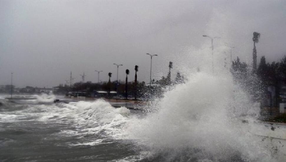 Meteoroloji Dairesi, denizde 23.00'e kadar etkili olacak fırtına uyar