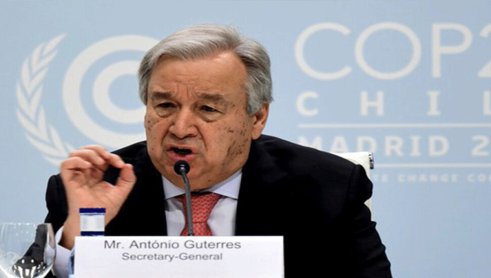 Greek Cypriot Refugee hands Guterres a Pleading Note on Plane