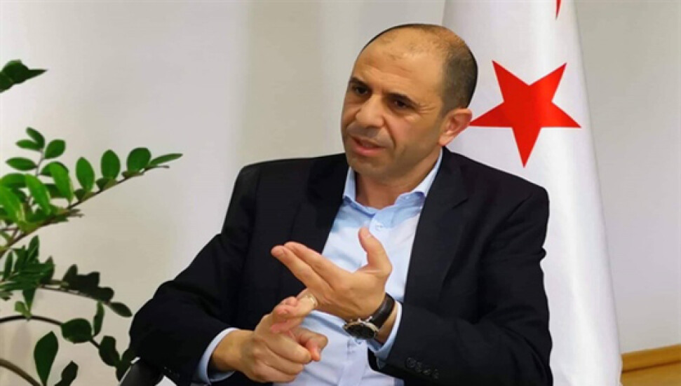 Özersay’dan Türkiye bayrağına yapılan saldırıya tepki: Yazıklar olsun!