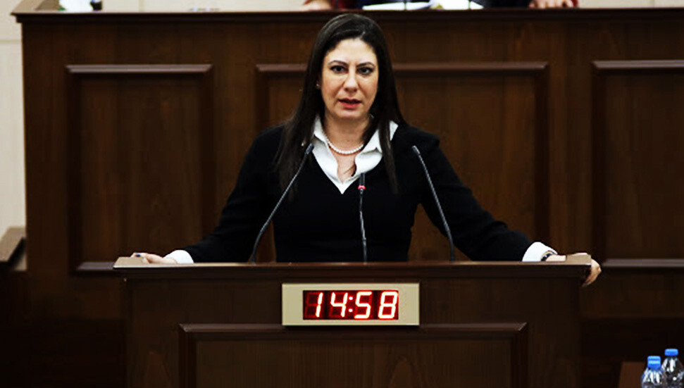 Sıla İncirli, 9 günlük tatilin, diploma meselesi unutulsun diye verildiği algısı oluştuğunu savundu