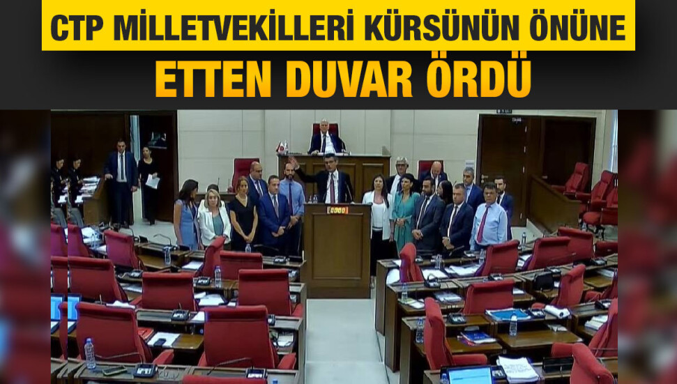 CTP'li vekiller kürsünün önünde etten duvar ördü