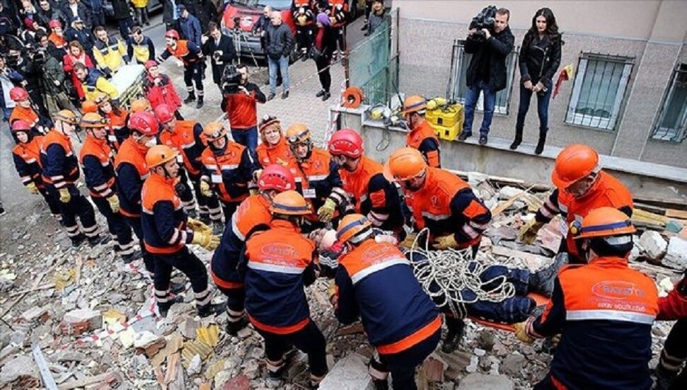 İran, Türkiye'ye sağlık ve insani yardım malzemeleri taşıyan 2 uçak daha gönderdi