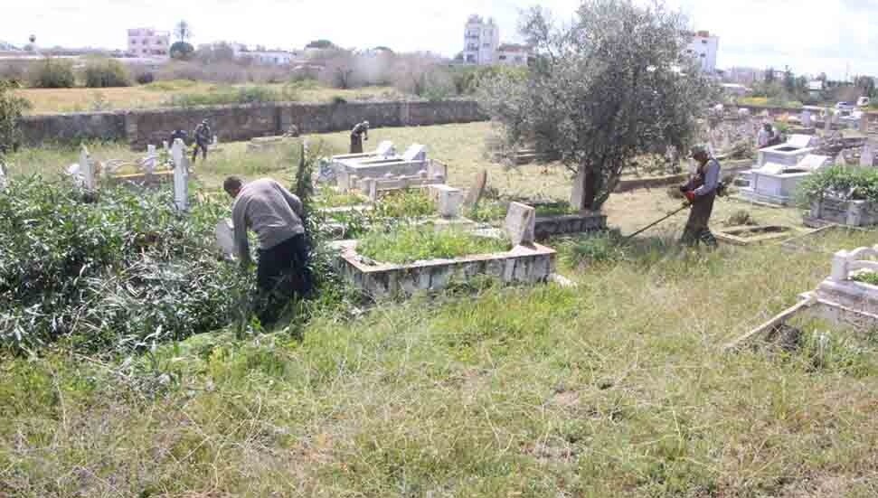 Gazimağusa Belediyesi’nden mezarlık ve ibadet yerlerine yönelik temizlik
