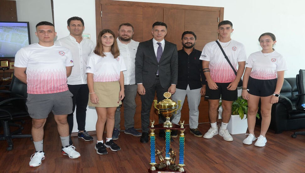 Gönyeli Tenis Kulübü’den Hüseyin Amcaoğlu’na ziyaret