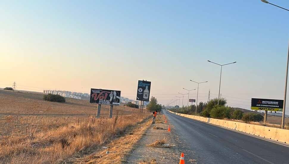 Karayolları Dairesi ekipleri, ana arterlerde temizlik çalışması yapıldığını duyurdu
