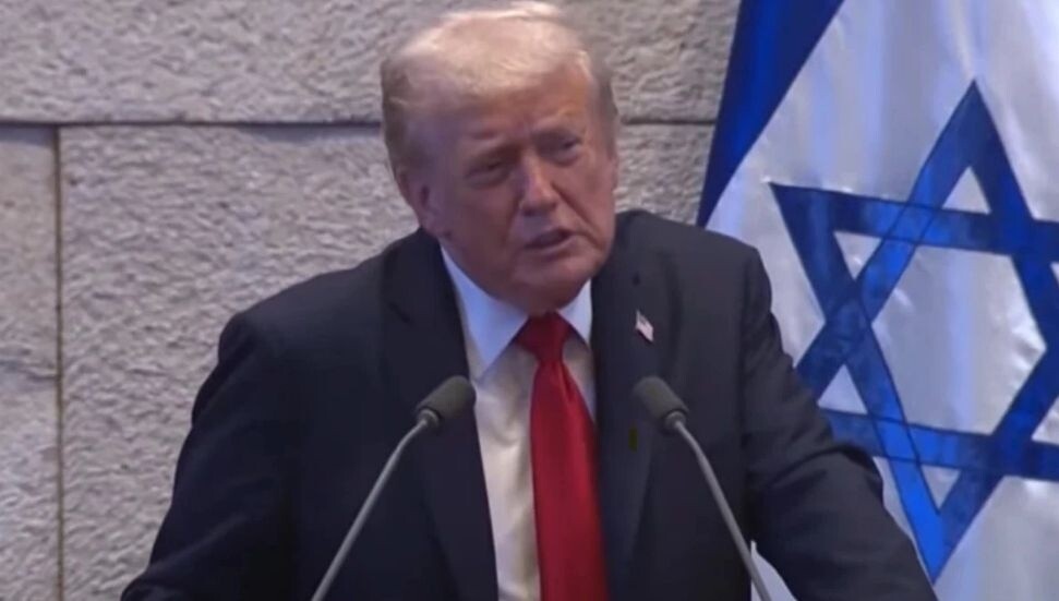 Trump, İsrail Meclisi'nde konuşurken protesto edildi