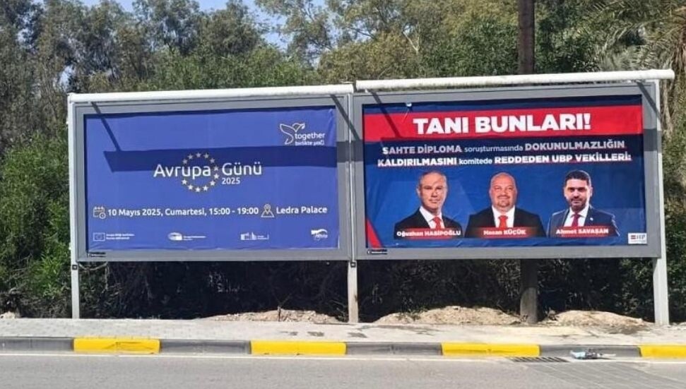 Yırtılan billboardlar yeniden asıldı
