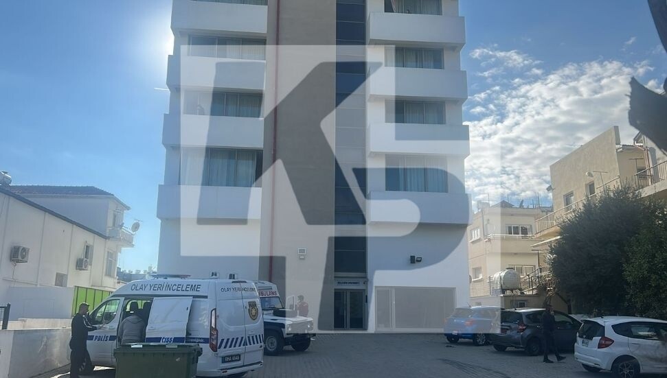 18 yaşındaki Reem Mohamedalamin Ahmed Ali kaldığı evin park alanında ölü bulundu