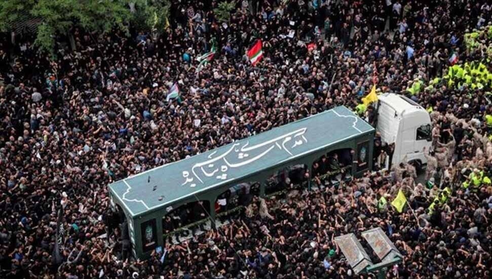 İran Cumhurbaşkanı Reisi Meşhed'de son yolculuğuna uğurlanıyor