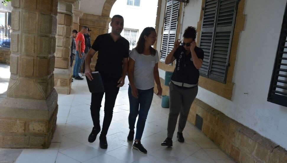 Lefkoşa'da hırsızlık: Kaçak zanlı, 12 bin sterlin, 3 bin 500 euro ve 415 bin TL çalmakla itham edildi
