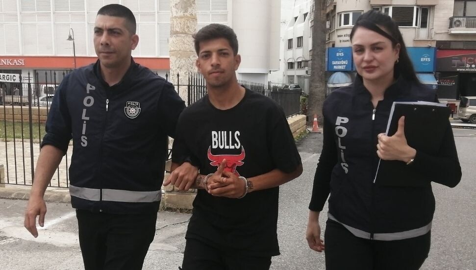 Güvenlik görevlisini bıçaklamakla itham edildi: 2 gün daha tutuklu kalacak