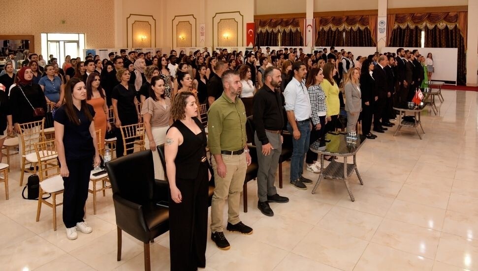 12 Mayıs Dünya Hemşireler Günü töreni: Hemşire eksikliğinin giderek arttığına dikkat çekildi