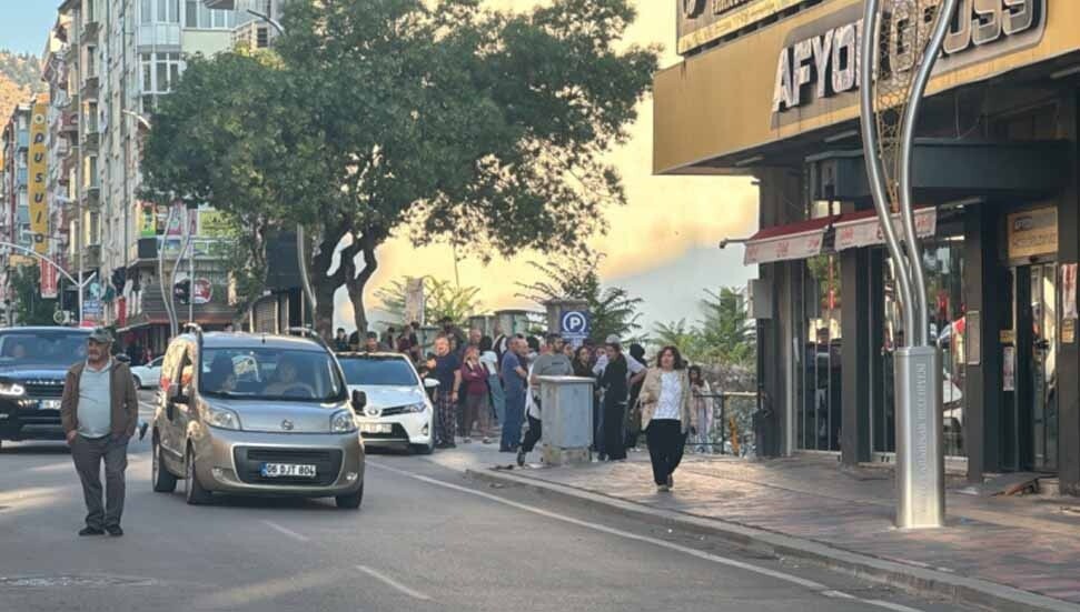 Afyonkarahisar'da 4,4 büyüklüğünde deprem