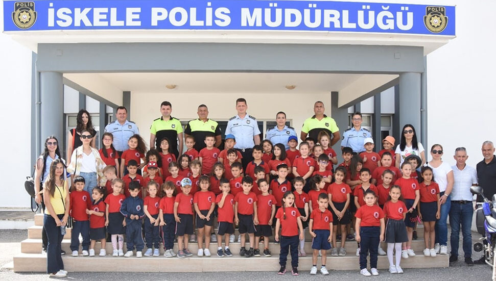 Öğrenciler İskele Polis Müdürlüğü’nü ve İtfaiye Şubesi’ni ziyaret etti