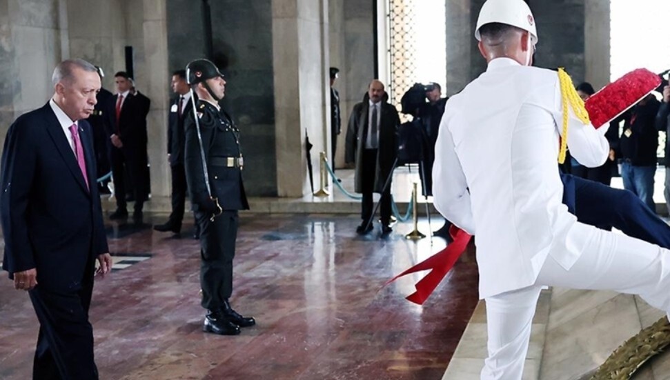 Türkiye Cumhurbaşkanı Erdoğan Anıtkabir'i ziyaret etti