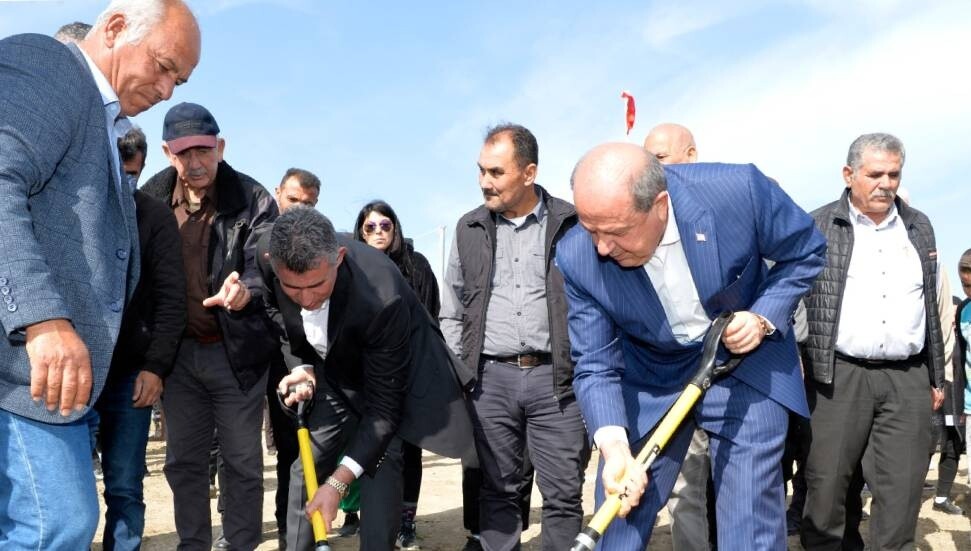 Ersin Tatar, “Şampiyon Melekler Koruluğu”na ağaç dikti