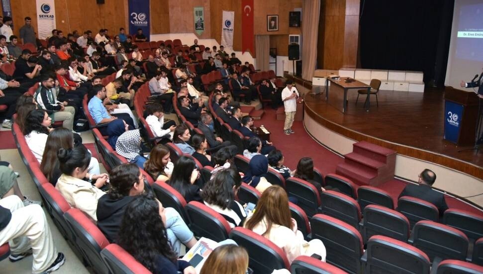Genç Yetişmek-Seminer Kuşağı projesinin ilk semineri gerçekleştirildi