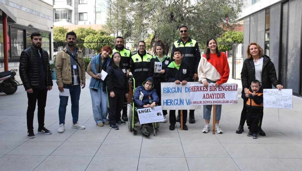 Minik eller, trafikte engelli bireylerin yaşamlarına dikkat çekti