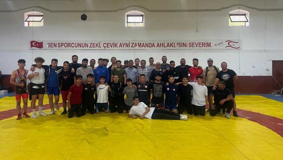 Güreşçi Mehmet Şemmedi anısına ‘Büyükler Greko-Romen’ güreş müsabakaları yapıldı