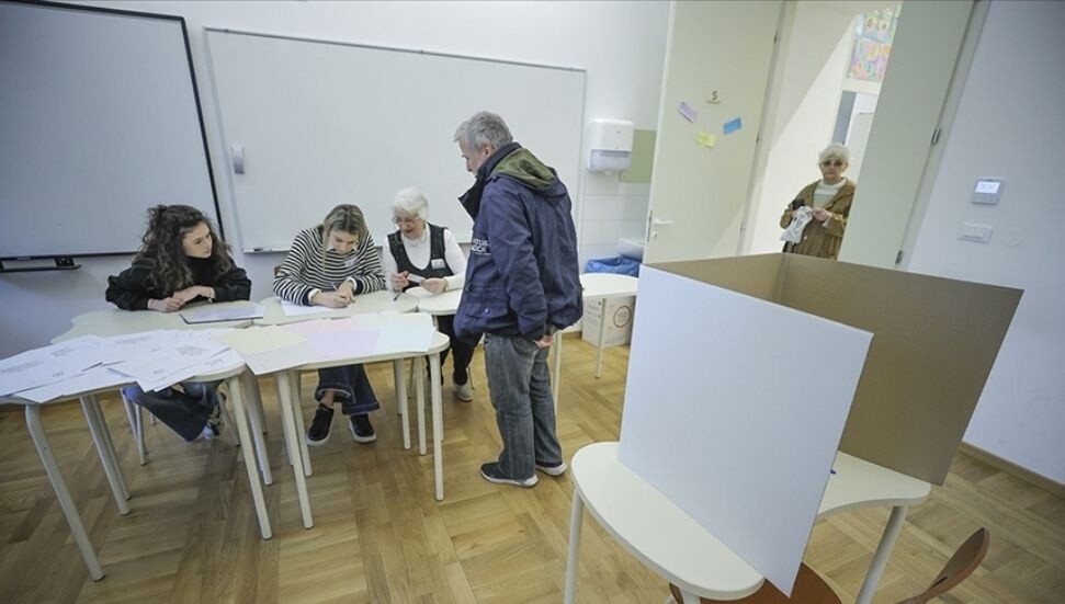 Balkan ülkesi Hırvatistan, cumhurbaşkanı seçimi için 8'inci kez sandık başına gidiyor